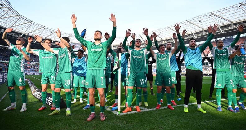 08 03 2026 Soccer Season 2025 2026 2 Soccer Bundesliga 25 Matchday Hannover 96 H96 SpVgg Greuther Fürth SGF Kleeblatt Sportfoto Zink xwoxzix DFL regulations prohibit any use of photographs as image sequences and or quasi video only for editorial use Mannschaft Team Fürth vor Greutherfürthfans Fans Fanblock Kleeblattfans nach Spielende Jubel Freude
