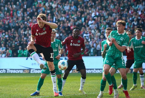 Germany Soccer 2 Bundesliga 2025 2026, Matchday 25 Hannover 96 vs SpVgg Greuther Fürth Heinz von Heiden Arena Stadion Hannover Goal chance Benedikt Pichler Hannover 96, 11 Hannover Copyright: xAymanxAlahmedx