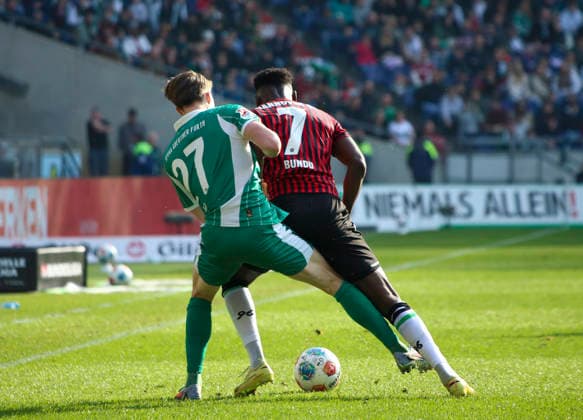 Germany Soccer 2 Bundesliga 2025 2026, 25 Matchday Hannover 96 vs SpVgg Greuther Fürth Heinz von Heiden Arena Stadion Hannover in duel Mustapha Bundu Hannover 96, 7 Luca Itter SpVgg Greuther Fürth, 27 Hannover Copyright: xAymanxAlahmedx