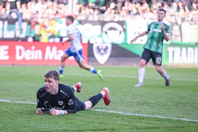 08 03 2026, Soccer, 2 Bundesliga, 25 Matchday Season 2025 2026, Preußen Münster Hertha BSC, Marten Winkler Hertha BSC scores the goal for 1 2, Johannes Schenk Preußen Münster looks behind xRHR PHOTO TKx Copyright: RHR-FOTOx RHR-FOTO TK