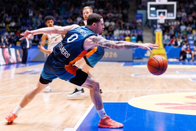 easycredit BBL, Frankfurt Skyliners BMA365 Bamberg Baskets, 08 03 2026 Logan Johnson Frankfurt Skyliners, 0 stretches after a ball game of the easycredit BBL Frankfurt Skyliners BMA365 Bamberg Baskets on matchday 23 of the 25 26 season at the Süwag Energie ARENA on 08 03 2026 Copyright: xBEAUTIFULxSPORTS Hahnex