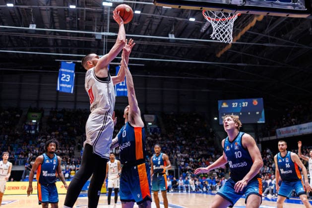 easycredit BBL, Frankfurt Skyliners BMA365 Bamberg Baskets, 08 03 2026 Daniel Keppeler BMA365 Bamberg Baskets, 31 with a throw on the board against Logan Johnson Frankfurt Skyliners, 0 Game of the easycredit BBL Frankfurt Skyliners BMA365 Bamberg Baskets on Matchday 23 of the 25 26 season at Süwag Energie ARENA on 08 03 2026 Copyright: xBEAUTIFULxSPORTS Hahnex