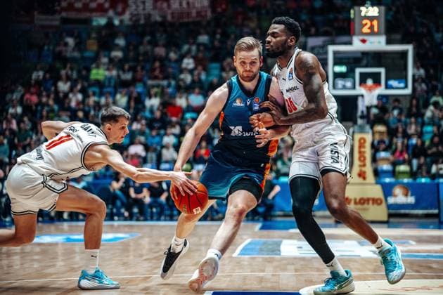 Till Pape Skyliners Frankfurt, 19 , Ejiofor Onu Bamberg Baskets, 35 GER, Skyliners Frankfurt vs Bamberg Baskets, Basketball, easycredit BBL, Bundesliga, Matchday 23, Season 2025 2026 08 03 2026 Eibner Pressefoto Attila Ziga GER, Skyliners Frankfurt vs Bamberg Baskets, Basketball, easycredit BBL, Bundesliga, Matchday 23, Season 2025 2026 08 03 2026 Frankfurt am Main Copyright: xEibner-Pressefotox EP_AZA