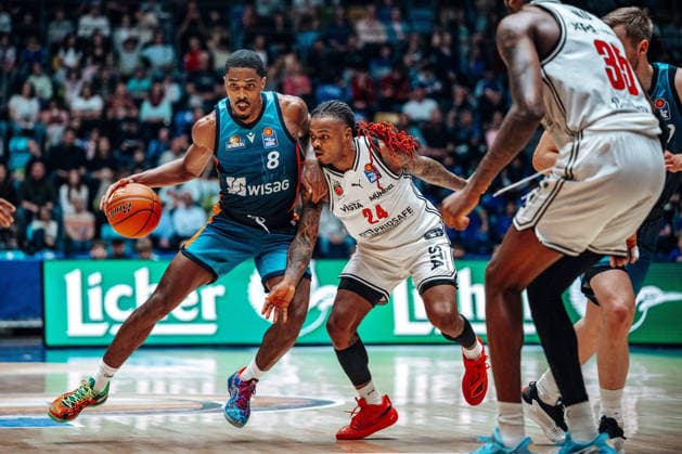 William Christmas Skyliners Frankfurt, 08 , Cobe Williams Bamberg Baskets, 24 GER, Skyliners Frankfurt vs Bamberg Baskets, Basketball, easycredit BBL, Bundesliga, 23 Matchday, Season 2025 2026 08 03 2026 Eibner Pressefoto Attila Ziga GER, Skyliners Frankfurt vs Bamberg Baskets, Basketball, easycredit BBL, Bundesliga, 23 Matchday, Season 2025 2026 08 03 2026 Frankfurt am Main Copyright: xEibner-Pressefotox EP_AZA