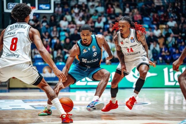 William Christmas Skyliners Frankfurt, 08 , Cobe Williams Bamberg Baskets, 24 GER, Skyliners Frankfurt vs Bamberg Baskets, Basketball, easycredit BBL, Bundesliga, 23 Matchday, Season 2025 2026 08 03 2026 Eibner Pressefoto Attila Ziga GER, Skyliners Frankfurt vs Bamberg Baskets, Basketball, easycredit BBL, Bundesliga, 23 Matchday, Season 2025 2026 08 03 2026 Frankfurt am Main Copyright: xEibner-Pressefotox EP_AZA