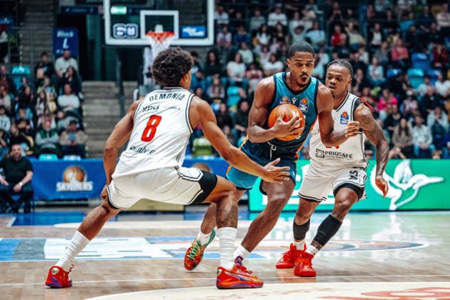 William Christmas Skyliners Frankfurt, 08 , Cobe Williams Bamberg Baskets, 24 GER, Skyliners Frankfurt vs Bamberg Baskets, Basketball, easycredit BBL, Bundesliga, 23 Matchday, Season 2025 2026 08 03 2026 Eibner Pressefoto Attila Ziga GER, Skyliners Frankfurt vs Bamberg Baskets, Basketball, easycredit BBL, Bundesliga, 23 Matchday, Season 2025 2026 08 03 2026 Frankfurt am Main Copyright: xEibner-Pressefotox EP_AZA