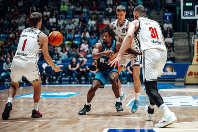 Zachary Ensminger Bamberg Baskets, 01 GER, Skyliners Frankfurt vs Bamberg Baskets, Basketball, easycredit BBL, Bundesliga, Matchday 23, Season 2025 2026 08 03 2026 Eibner Pressefoto Attila Ziga GER, Skyliners Frankfurt vs Bamberg Baskets, Basketball, easycredit BBL, Bundesliga, Matchday 23, Season 2025 2026 08 03 2026 Frankfurt am Main Copyright: xEibner-Pressefotox EP_AZA