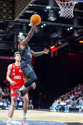 Jordan Nathaniel Johnson Tigers Tuebingen, 11 on jump with ball to basket Tom Stoiber Nuernberg Falcons, 28 GER, Nuernberg Falcons vs Tigers Tuebingen, Basketball, BARMER 2 Bundesliga, Pro A, Saison 2025 2026, 26 Spieltag, 08 03 2026 GER, Nuernberg Falcons vs Tigers Tuebingen, Basketball, BARMER 2 Bundesliga, Pro A, Saison 2025 2026, 26 Spieltag, 08 03 2026 Nuernberg Copyright: xEibner-Pressefoto ArdanxFuessmanx EP_AFN