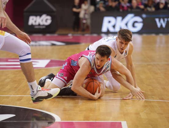 On the floor Grayson Murphy Telekom Baskets Bonn vs SYNTAINICS MBC 23 Speiltag season 2025 26