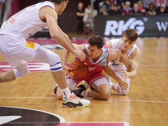 On the floor Grayson Murphy Telekom Baskets Bonn vs SYNTAINICS MBC 23 Speiltag season 2025 26