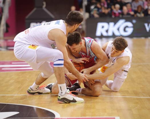 On the floor Grayson Murphy Telekom Baskets Bonn vs SYNTAINICS MBC 23 Speiltag season 2025 26