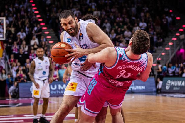 easyCredit Basketball Bundesliga, Telekom Baskets Bonn vs Syntainics MBC, 08 03 2026 Nemanja Djurisic Syntainics MBC 42 with a lot of power against Patrick Heckmann Telekom Baskets Bonn 33 easyCredit Basketball Bundesliga, Telekom Baskets Bonn vs Syntainics MBC, 08 03 2026, Telekom Dome Bonn Copyright: xBEAUTIFULxSPORTS Derixx