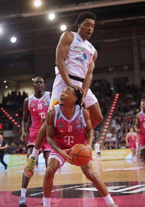 Jeff Garrett Telekom Baskets Bonn vs Marcus Foster SYNTAINICS MBC 23 Speiltag season 2025 26