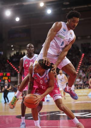 Jeff Garrett Telekom Baskets Bonn vs Marcus Foster SYNTAINICS MBC 23 Speiltag season 2025 26
