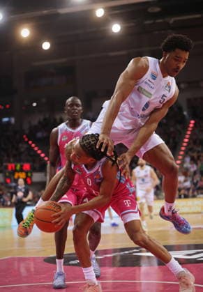 Jeff Garrett Telekom Baskets Bonn vs Marcus Foster SYNTAINICS MBC 23 Speiltag season 2025 26