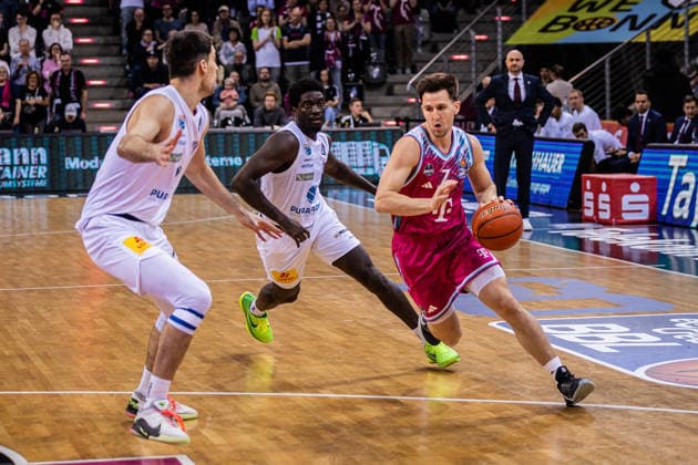 easyCredit Basketball Bundesliga, Telekom Baskets Bonn vs Syntainics MBC, 08 03 2026 Grayson Murphy Telekom Baskets Bonn 7 moves to the basket easyCredit Basketball Bundesliga, Telekom Baskets Bonn vs Syntainics MBC, 08 03 2026, Telekom Dome Bonn Copyright: xBEAUTIFULxSPORTS Derixx