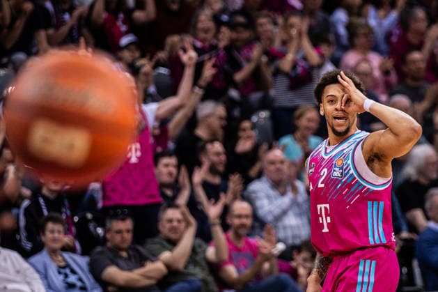 easyCredit Basketball Bundesliga, Telekom Baskets Bonn vs Syntainics MBC, 08 03 2026 Alijah Comithier Telekom Baskets Bonn 2 celebrates a successful three-pointer easyCredit Basketball Bundesliga, Telekom Baskets Bonn vs Syntainics MBC, 08 03 2026, Telekom Dome Bonn Copyright: xBEAUTIFULxSPORTS Derixx