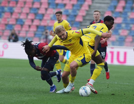 Bologna™s Jonathan Rowe fight for the ball with Verona™s Victor Nelsson during the Serie A soccer match between Bologna and Verona at the Renato Dall™Ara Stadium in Bologna - Sunday, March 8, 2026. - Soccer .  Copyright: xGiannixSantandrea LaPressex