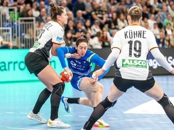 Spela Bajic Slovenia, 19 in duel with Emily Vogel Germany, 20 , Germany vs Slovenia, Handball, European Championship Qualification, Women, Season 2025 2026, 08 03 2026, Germany vs Slovenia, Handball, European Championship Qualification, Women, Season 2025 2026, 08 03 2026 Heidelberg Copyright: xEibner-Pressefoto MichaelxSchmidx EP_MST
