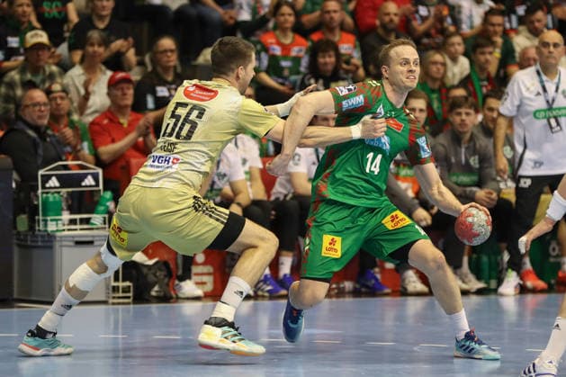 08 03 2026, xgox, Handball Daikin HBL SC Magdeburg TSV Hannover Burgdorf emspor, v l Hannes Feise Hannover, 56 , Omar Ingi Magnusson Magdeburg, 14 duel, duel, fight, tackle Magdeburg