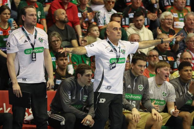 08 03 2026, xgox, Handball Daikin HBL SC Magdeburg TSV Hannover Burgdorf emspor, v l Juan Carlos Pastor Hannover, coach gives instructions, gestures with arms, gesticulates, gives instructions Magdeburg