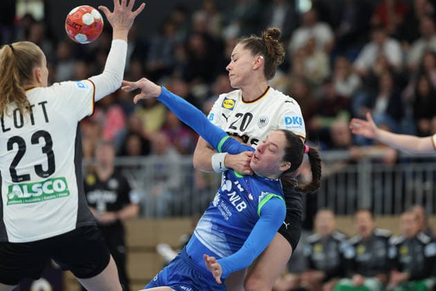 Germany Slovenia, European Championship womens handball qualifier Emily Vogel Germany, 20 has Spela Bajc Slovenia, 19 firmly in control at the circle Left Annika Lott Germany, 23 European Championship womens handball qualifier between Germany and Slovenia on March 8 at the SNP dome Heidelberg , Heidelberg Baden Württemberg Germany SNP dome