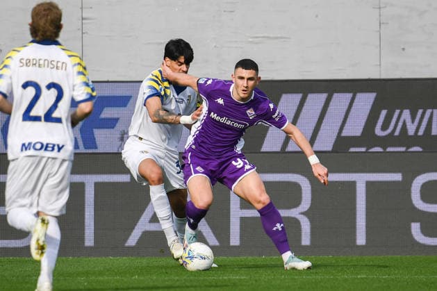 Roberto Piccoli (Fiorentina) fights for the ball against Mariano Emir Troilo (Parma) during ACF Fiorentina vs Parma Calcio, Italian soccer Serie A match in Florence, Italy, March 08 2026  Copyright: xFabioxFagiolini IPAxSportx xipa-agency.netx xx IPA_72574020 IPA_Agency_IPA72574020