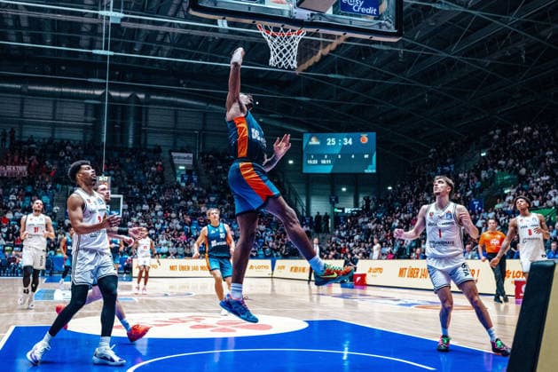 William Christmas Skyliners Frankfurt, 08 , Zachary Ensminger Bamberg Baskets, 01 GER, Skyliners Frankfurt vs Bamberg Baskets, Basketball, easycredit BBL, Bundesliga, 23 Matchday, Season 2025 2026 08 03 2026 Eibner Pressefoto Attila Ziga GER, Skyliners Frankfurt vs Bamberg Baskets, Basketball, easycredit BBL, Bundesliga, 23 Matchday, Season 2025 2026 08 03 2026 Frankfurt am Main Copyright: xEibner-Pressefotox EP_AZA