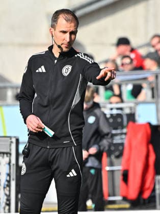 08 03 2026 Soccer Season 2025 2026 2 Soccer Bundesliga 25 Matchday Hannover 96 H96 SpVgg Greuther Fürth SGF Kleeblatt Sportfoto Zink MeZi xmexzix DFL regulations prohibit any use of photographs as image sequences and or quasi video only for editorial use Florian Heft Vierter Offizieller