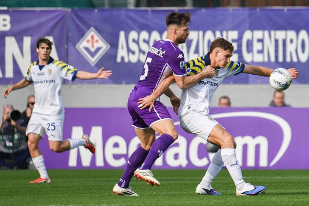 Mateo Pellegrino Casalanguida (Parma) fights for the ball against Marin Pongracic (Fiorentina) during ACF Fiorentina vs Parma Calcio, Italian soccer Serie A match in Florence, Italy, March 08 2026  Copyright: xFabioxFagiolini IPAxSportx xipa-agency.netx xx IPA_72574026 IPA_Agency_IPA72574026