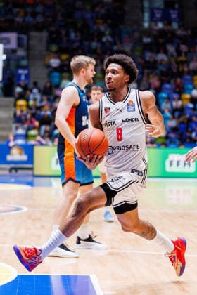 easycredit BBL, Frankfurt Skyliners BMA365 Bamberg Baskets, 08 03 2026 Demarcus Demonia BMA365 Bamberg Baskets, 8 pulls with the ball to the basket Game of the easycredit BBL Frankfurt Skyliners BMA365 Bamberg Baskets on Matchday 23 of the 25 26 season at Süwag Energie ARENA on 08 03 2026 Copyright: xBEAUTIFULxSPORTS Hahnex