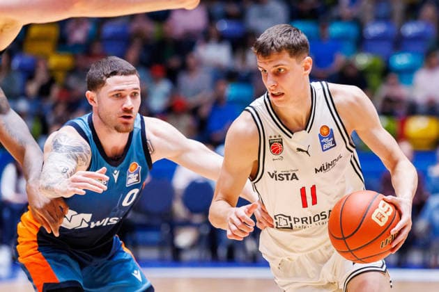 easycredit BBL, Frankfurt Skyliners BMA365 Bamberg Baskets, 08 03 2026 Richard Balint BMA365 Bamberg Baskets, 11 with ball against Logan Johnson Frankfurt Skyliners, 0 Game of easycredit BBL Frankfurt Skyliners BMA365 Bamberg Baskets on Matchday 23 of Season 25 26 at Süwag Energie ARENA on 08 03 2026 Copyright: xBEAUTIFULxSPORTS Hahnex