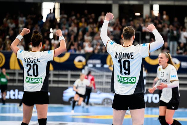 Handball, Womens European Championship Qualification, Germany Slovenia, 2nd round, Group 3, Emily Vogel Germany , Nieke Kühne Kuehne Germany Jubel Freude Emotion Heidelberg SNP Dome Baden Württemberg Germany