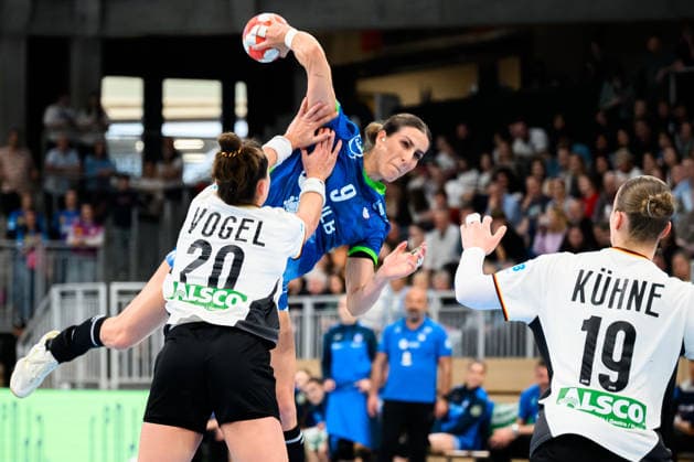 Handball, Womens European Championship Qualification, Germany Slovenia, 2nd round, Group 3, from left in duel Emily Vogel Germany and Ana Abina Slovenia , Nieke Kühne Kuehne Germany Heidelberg SNP Dome Baden Württemberg Germany