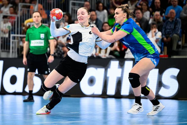 Handball, Womens European Championship Qualification, Germany Slovenia, 2nd round, Group 3, from left in duel Nieke Kühne Kuehne Germany and Erin Novak Slovenia Heidelberg SNP Dome Baden Württemberg Germany