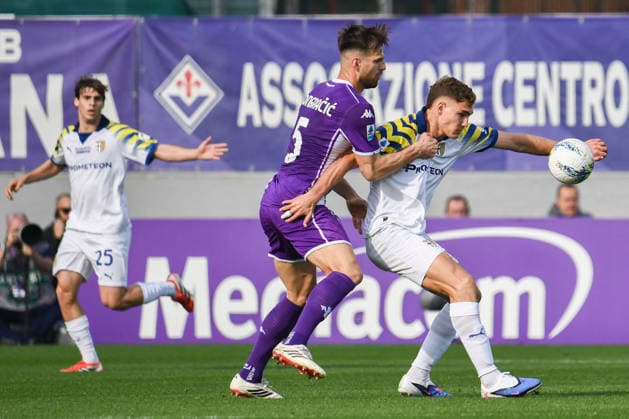CALCIO - Serie A - ACF Fiorentina vs Parma Calcio Mateo Pellegrino Casalanguida (Parma) fights for the ball against Marin Pongracic (Fiorentina) during ACF Fiorentina vs Parma Calcio, Italian soccer Serie A match in Florence, Italy, March 08 2026 Florence Italy  Copyright: xIPAxSport ABACAx