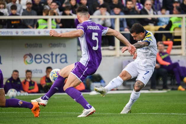 Gabriel Strefezza (Parma) shoots towards the goal during ACF Fiorentina vs Parma Calcio, Italian soccer Serie A match in Florence, Italy, March 08 2026  Copyright: xFabioxFagiolini IPAxSportx xipa-agency.netx xx IPA_72574465 IPA_Agency_IPA72574465
