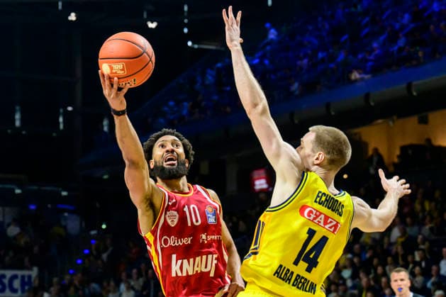 GER, Berlin, basketball, Alba Berlin vs Fitness First Wuerzburg Baskets, at the Max Schmeling Halle , BBL, pictured from left Davion Mintz Wuerzburg 10 , Martynas Echodas Alba 14 , Action, duels, fighting for the ball, March 8, 2026 Copyright: HMBxMedia UwexKoch