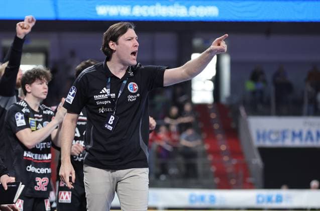 08 03 2026 Handball 1 Bundesliga DAIKIN HBL Season 2025 2026 24 Matchday HC Erlangen Metropolregion Nuremberg HCE GWD Minden DaMa xdaxmax Johannes Sellin Coach HC Erlangen HCE indicates gestures directs gives instructions