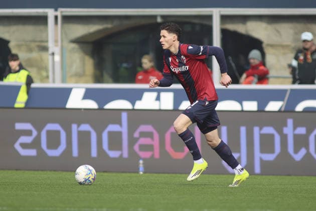 Martin Vitik of Bologna FC play the ball during Bologna FC vs Hellas Verona, 28Â° Serie A Enilive 2025-26 game at Renato Dall Ara stadium in Bologna (BO), Italy, on March 08, 2026.  Copyright: xDavidexCasentini IPAxSportx xipa-agency.netx xx IPA_72574738 IPA_Agency_IPA72574738