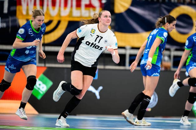 Handball, Womens European Championship Qualification, Germany Slovenia, 2nd round, Group 3, Viola Leuchter Germany Jubel Freude Emotion Heidelberg SNP Dome Baden Württemberg Germany