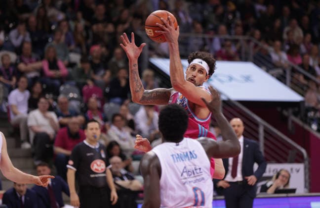 Michael Kessens Bonn on the ball against Khyri Thomas MBC , Telekom Baskets Bonn vs Syntainics MBC, easyCredit BBL, Matchday 23, Telekom Dome Bonn, 08 03 2026