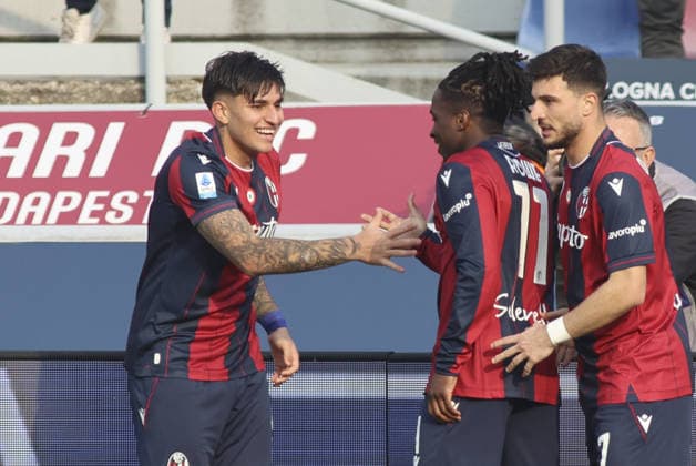 Jonathan Rowe of Bologna FC celebrates with team mate during Bologna FC vs Hellas Verona, 28Â° Serie A Enilive 2025-26 game at Renato Dall Ara stadium in Bologna (BO), Italy, on March 08, 2026.  Copyright: xDavidexCasentini IPAxSportx xipa-agency.netx xx IPA_72574850 IPA_Agency_IPA72574850