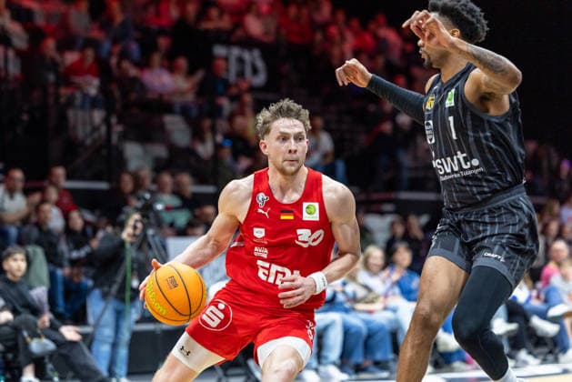Vincent Friederici Nuernberg Falcons, 30 , Bernard Pelote III Tigers Tuebingen, 01 GER, Nuernberg Falcons vs Tigers Tuebingen, Basketball, BARMER 2 Bundesliga, Pro A, Season 2025 2026, 26 Matchday, 08 03 2026 GER, Nuernberg Falcons vs Tigers Tuebingen, Basketball, BARMER 2 Bundesliga, Pro A, Season 2025 2026, 26 Matchday, 08 03 2026 Nuernberg Copyright: xEibner-Pressefoto ArdanxFuessmanx EP_AFN