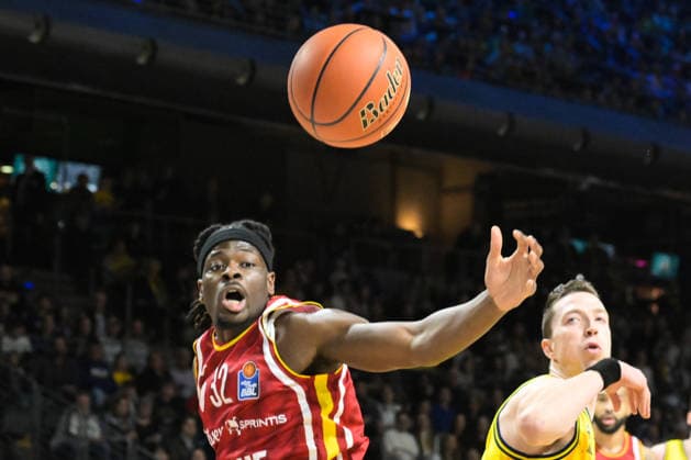 08 03 2026, xlakx, Basketball easyCredit BBL Bundesliga, Alba Berlin Fitness First Würzburg Baskets v l Charles Thompson Würzburg Baskets , Justin Bean Alba Berlin duel, duel, fight, tackle Berlin Daniel Lakomski