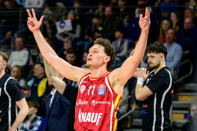GER, Berlin, basketball, Alba Berlin vs Fitness First Wuerzburg Baskets, at the Max Schmeling Halle , BBL, pictured from left Brae Ivey Wuerzburg 11 , Basket, score, cheers, joy, excitement, celebrates, March 8, 2026 Copyright: HMBxMedia UwexKoch