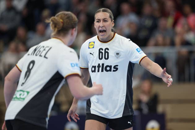 Germany Slovenia, European Womens Handball Championship Qualification Dana Bleckmann Germany, 66 and Nina Engel Germany, 8 high-five each other European Womens Handball Championship Qualification match between Germany and Slovenia on March 8 at SNP dome Heidelberg , Heidelberg Baden Württemberg Germany SNP dome