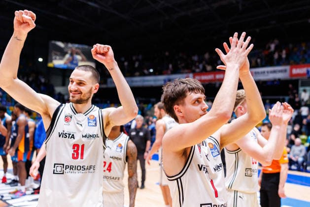 easycredit BBL, Frankfurt Skyliners BMA365 Bamberg Baskets, 08 03 2026 In the end Bamberg cheers about a sovereign 61 84 away win in Frankfurt here among others Daniel Keppeler BMA365 Bamberg Baskets, 31 and Zachary Ensminger BMA365 Bamberg Baskets, 1 game of the easycredit BBL Frankfurt Skyliners BMA365 Bamberg Baskets on matchday 23 of the 25 26 season at the Süwag Energie ARENA on 08 03 2026 Copyright: xBEAUTIFULxSPORTS Hahnex