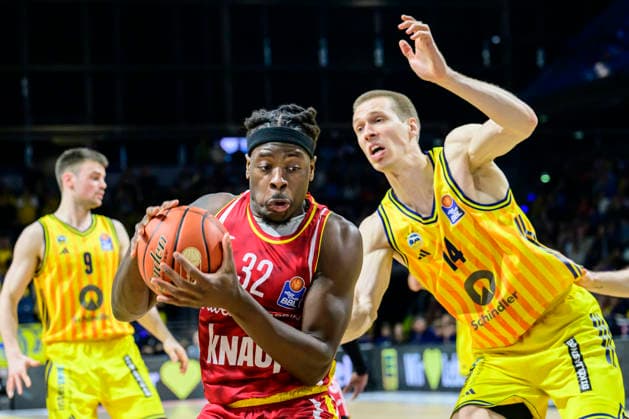 GER, Berlin, basketball, Alba Berlin vs Fitness First Wuerzburg Baskets, at the Max Schmeling Halle , BBL, pictured from left Charles Thompson Wuerzburg 32 , Martynas Echodas Alba 14 , Action, duels, fighting for the ball, March 8, 2026 Copyright: HMBxMedia UwexKoch