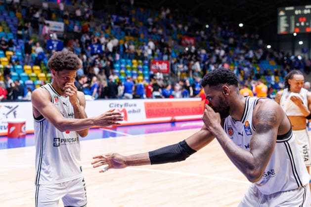 easycredit BBL, Frankfurt Skyliners BMA365 Bamberg Baskets, 08 03 2026 In the end Bamberg cheers about a sovereign 61 84 away win in Frankfurt here among others Demarcus Demonia BMA365 Bamberg Baskets, 8 and Ejiofor Onu BMA365 Bamberg Baskets, 35 Game of the easycredit BBL Frankfurt Skyliners BMA365 Bamberg Baskets on matchday 23 of the 25 26 season at the Süwag Energie ARENA on 08 03 2026 Copyright: xBEAUTIFULxSPORTS Hahnex